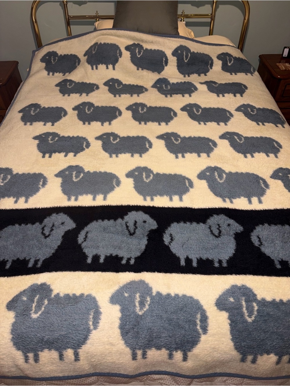 Vintage Vuteks Crown Crafts Sheep Blanket Reversible Blue Cream Soft